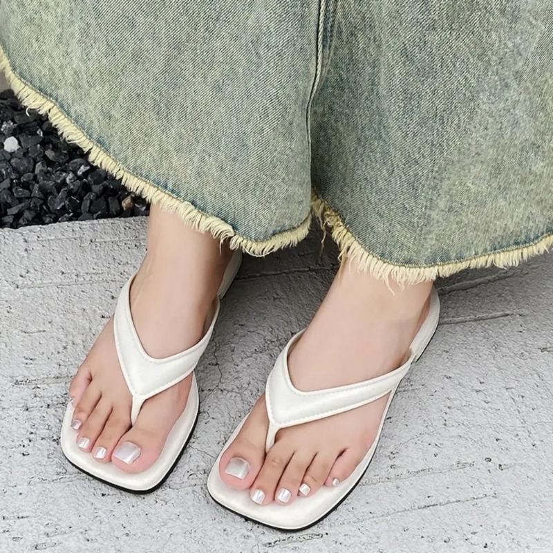 Chinelo Feminino Sólido com Bi - Square Toe Mule avaliação e preço