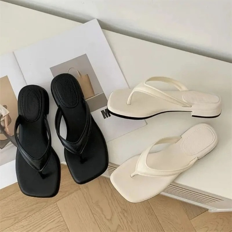 Chinelo Feminino Sólido com Bi - Square Toe Mule avaliação e preço